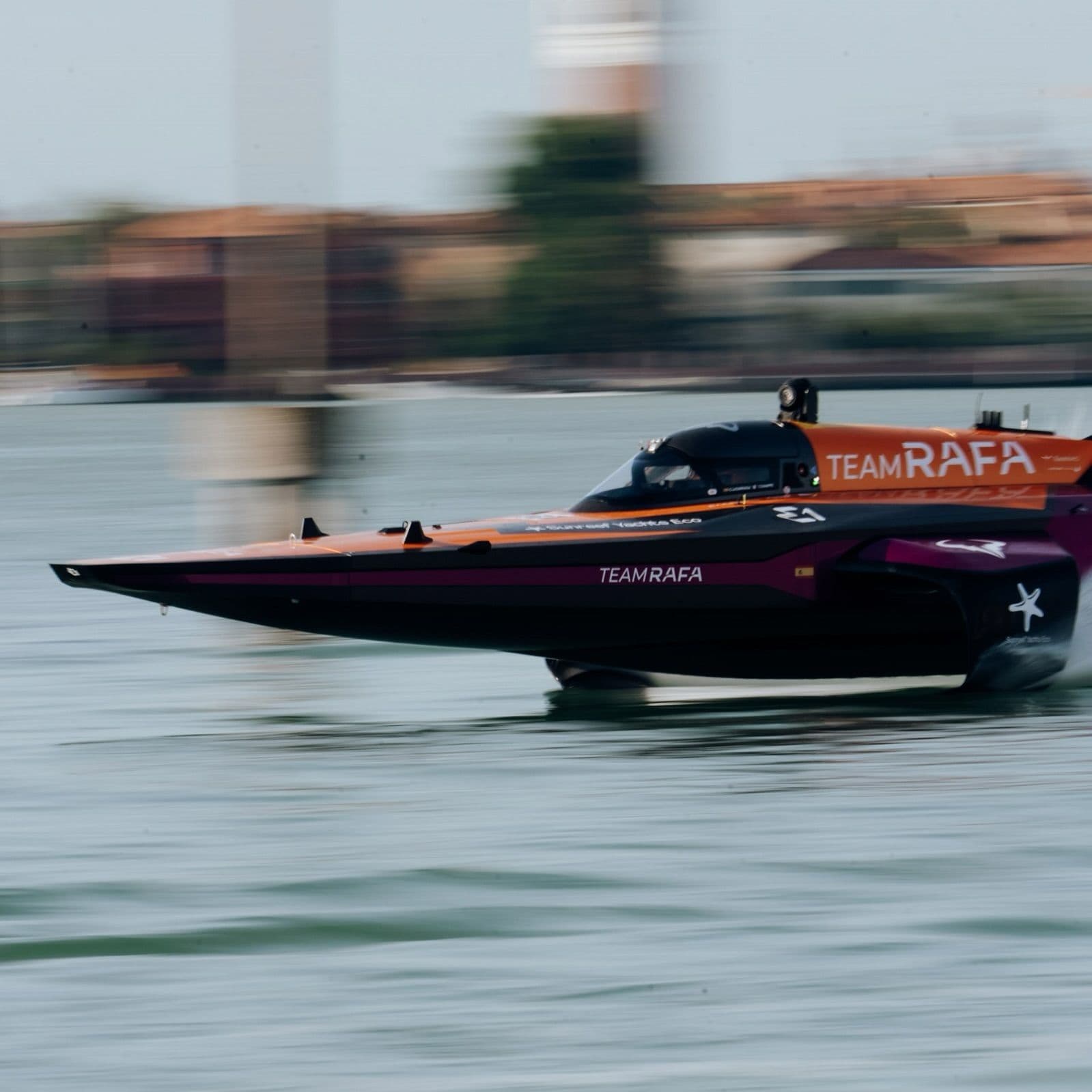 A new wave in marine sports: E1 Series