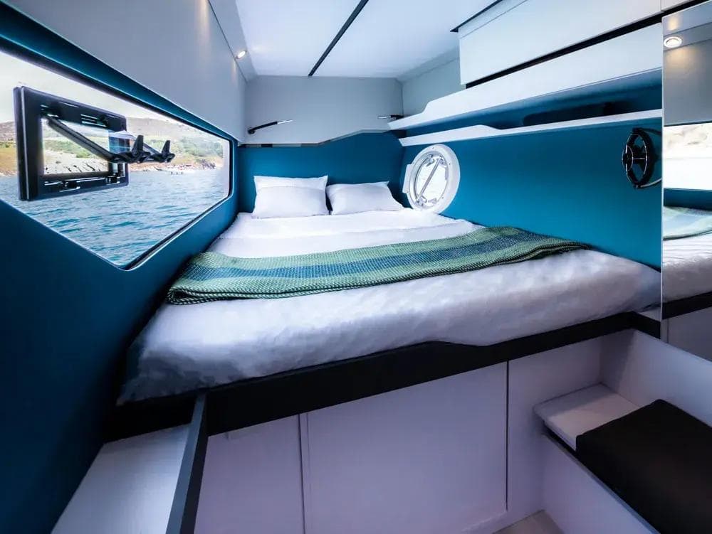 Big panoramic window inside Windelo's cabins