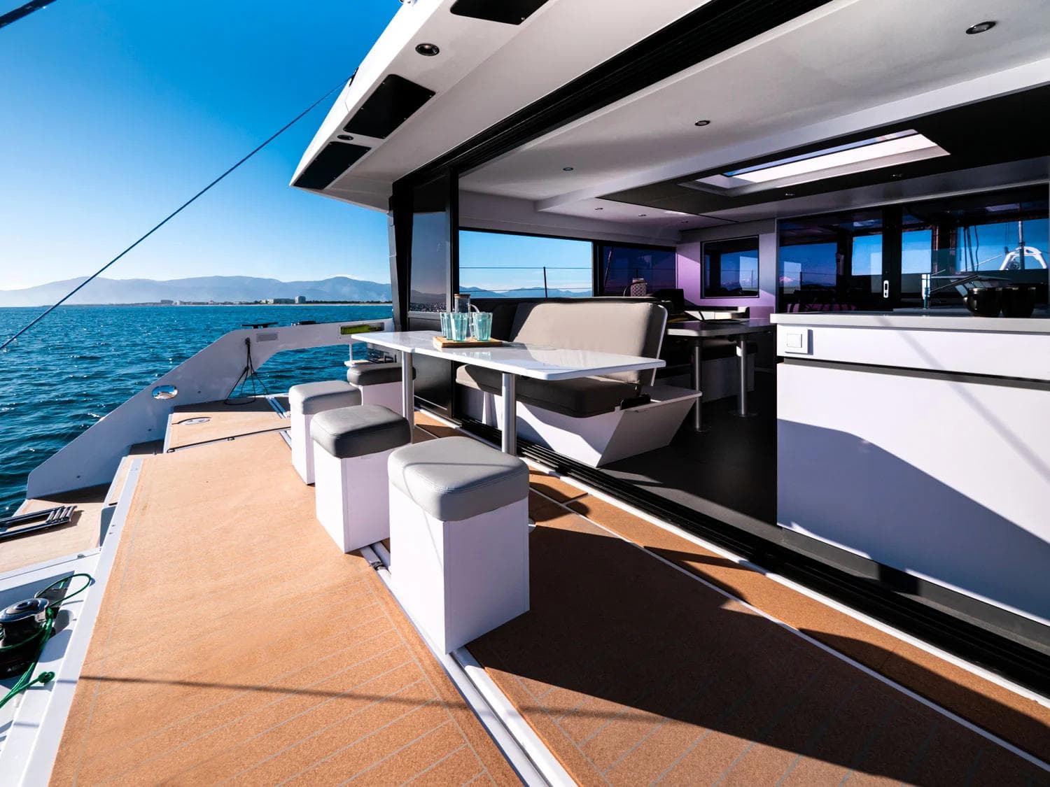 Foldable terrace transom