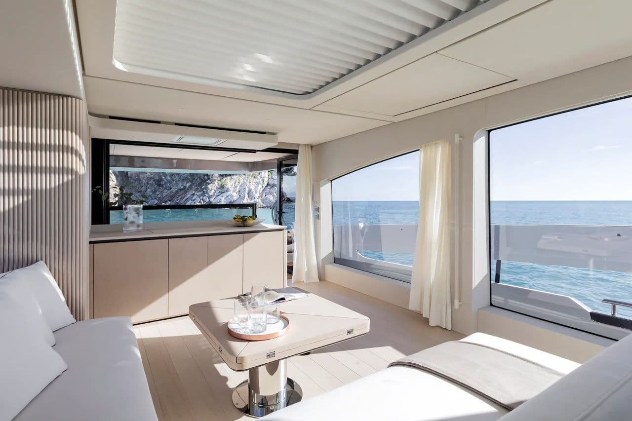 Azimut Seadeck 6 Comfortable living spaces