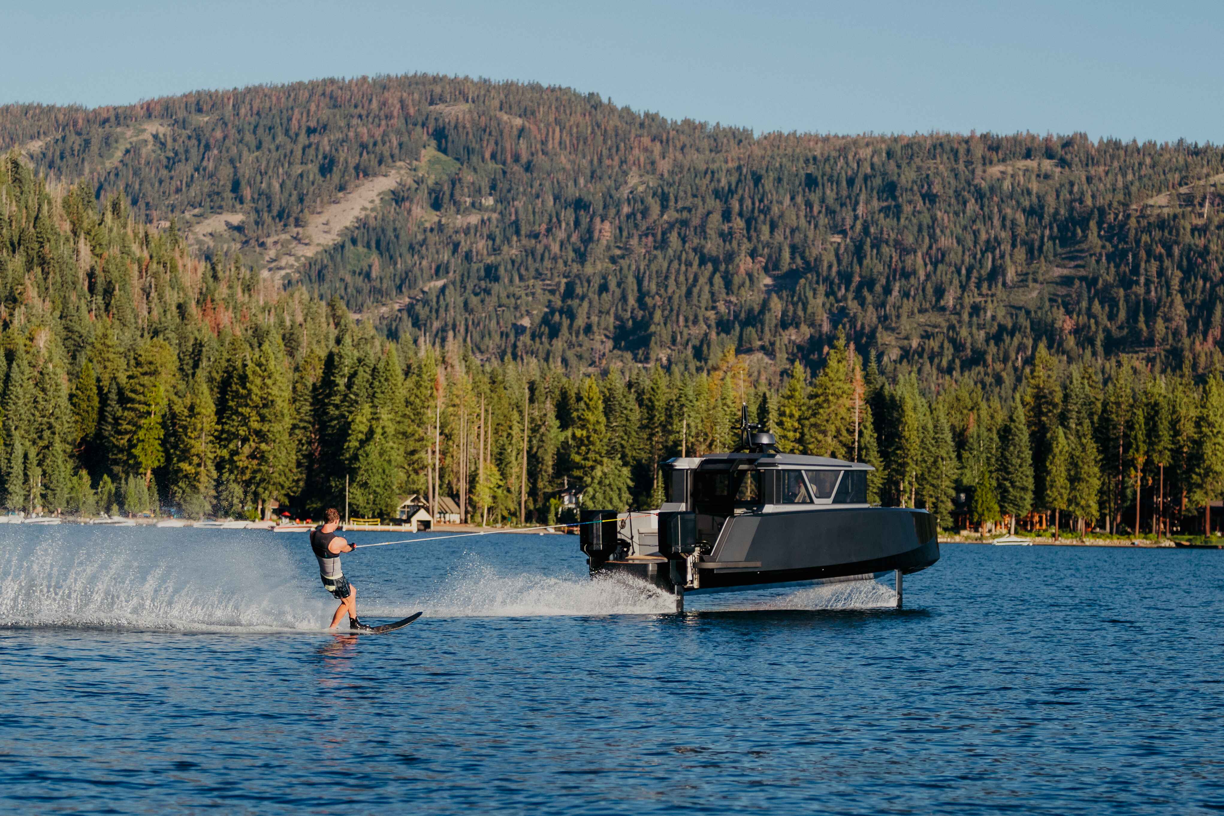 Water skiing with Navier N30