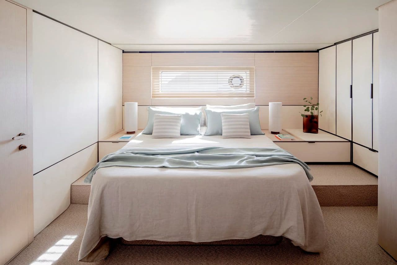 Seadeck 6 owner's cabin