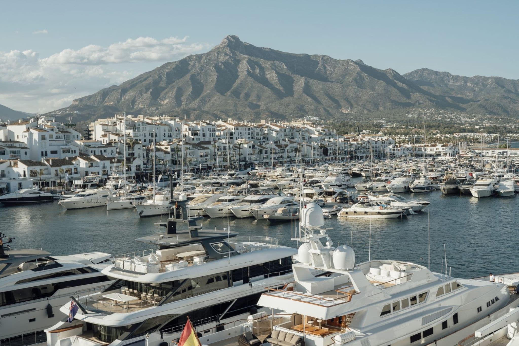 Puerto Banús, Marbella E1 Series