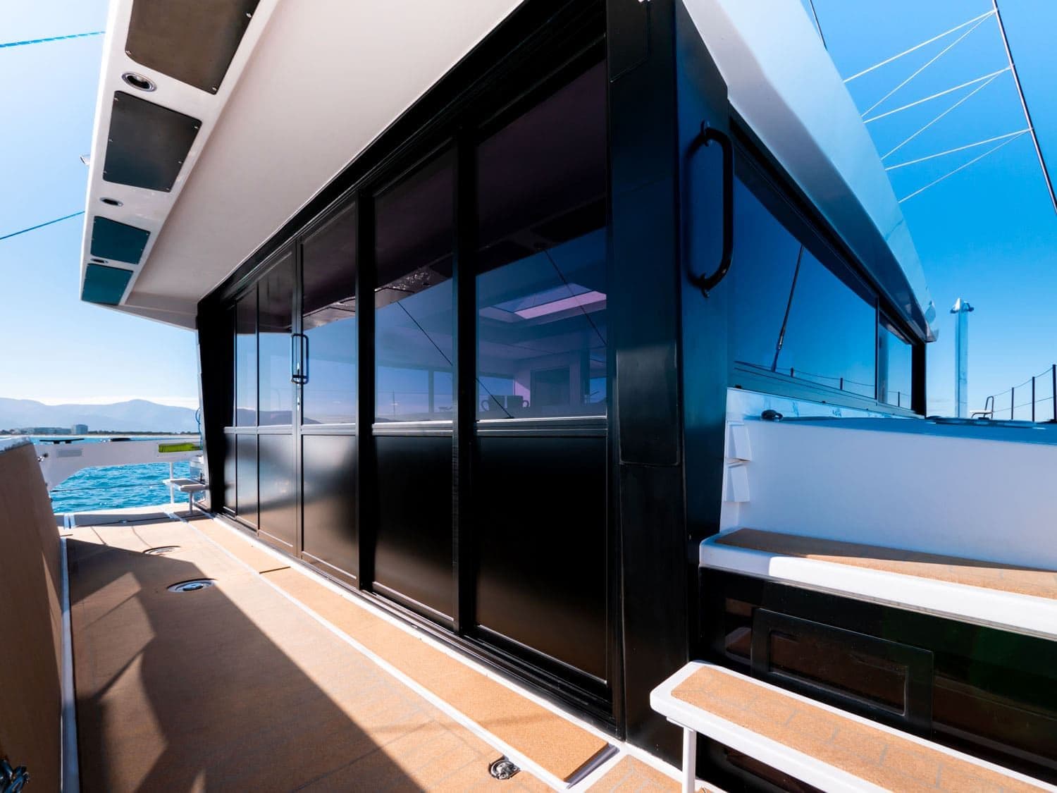 Windelo 54 sliding windows and "garage" doors